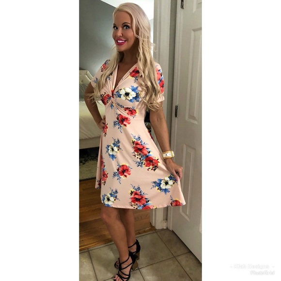 💝LAST 1! Stunning Blush Twist Front Floral Dress - Picture 3 of 7